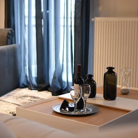 Comely N Gusto Luxury Apts. Салоники