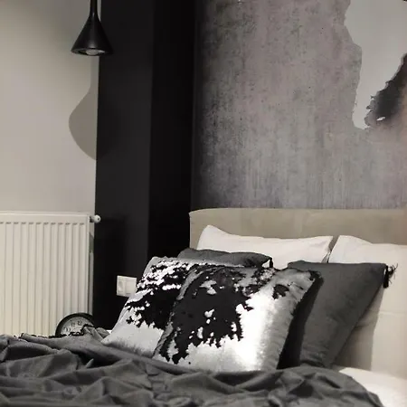 Comely Luxury Must *