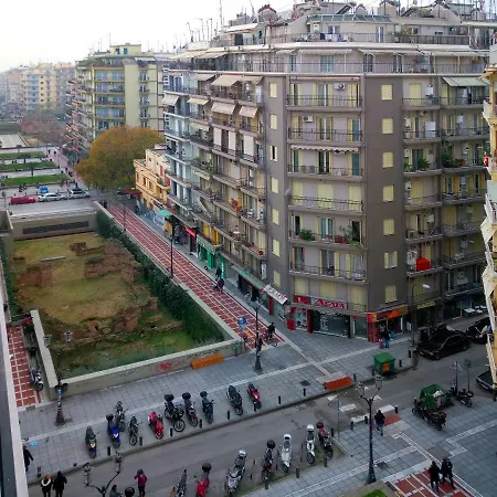 Comely N Gusto Luxury Apts. Апартаменты *