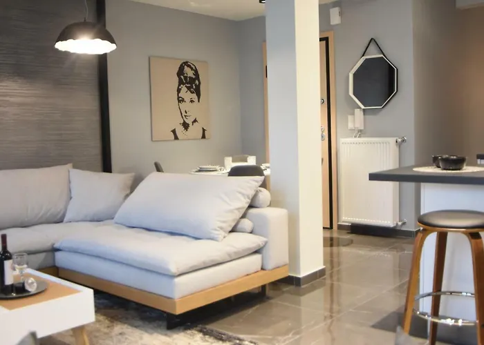 Comely Luxury Must Apartment