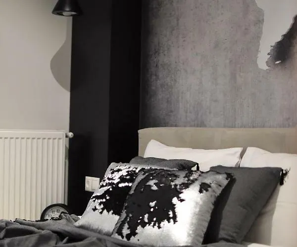 Comely Luxury Must *