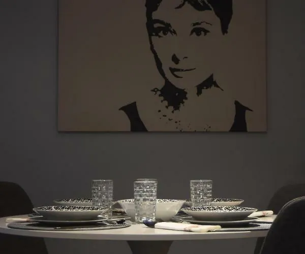 Comely Luxury Must Apartment *