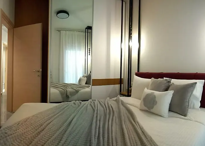 Apartment Comely Luxury Must