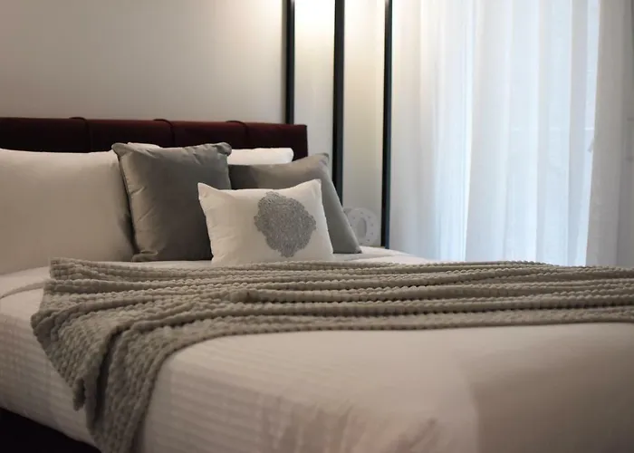 Apartment Comely Luxury Must