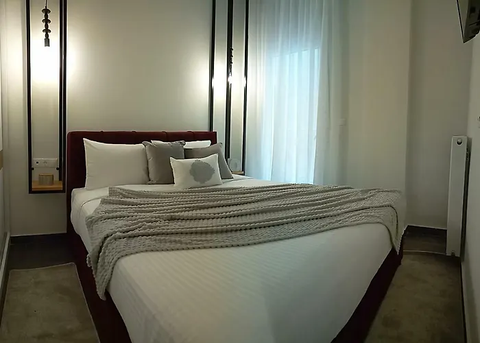 Comely Luxury Must * סלוניקי