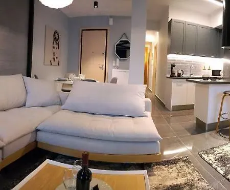 Comely N Gusto Luxury Apts. * Szaloniki